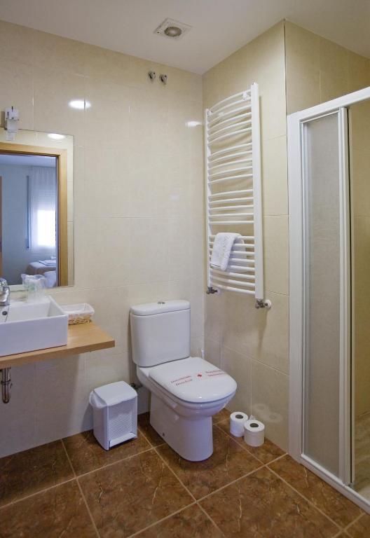 Amolls Restaurant I Habitacions Олот Екстериор снимка